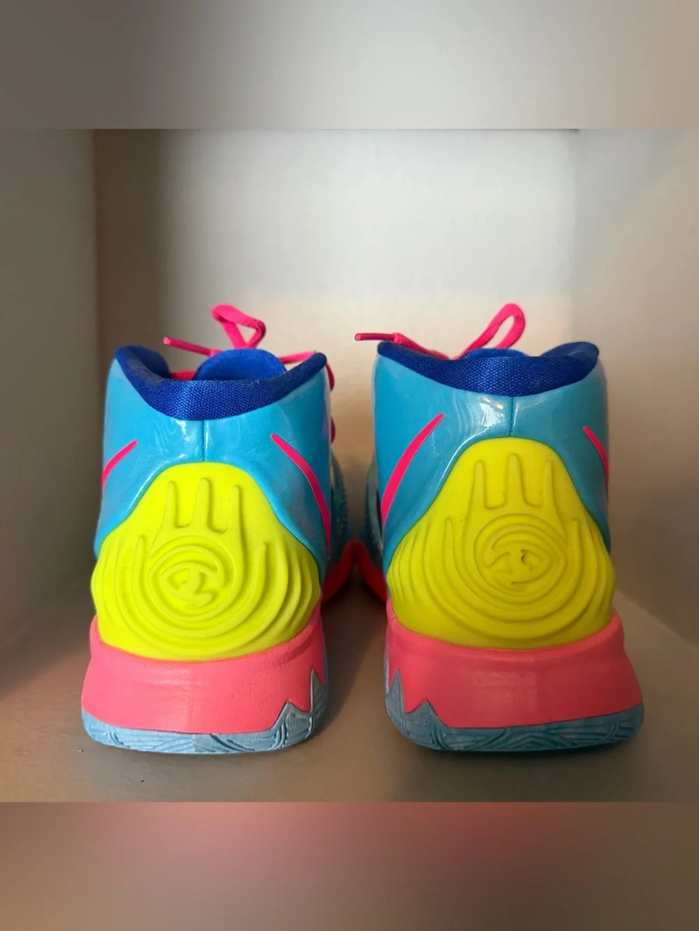 Nike Kyrie 6 - 7Y (8.5 Women’s)